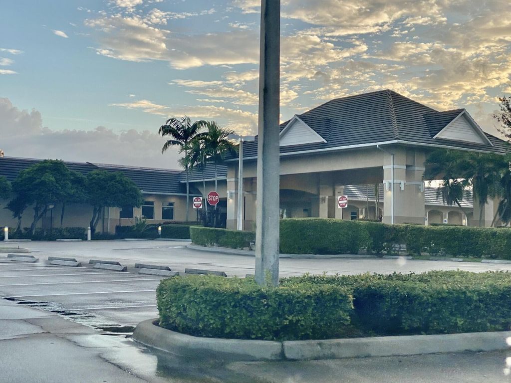 4501 Fountains Drive 106, Lake Worth, FL 33467