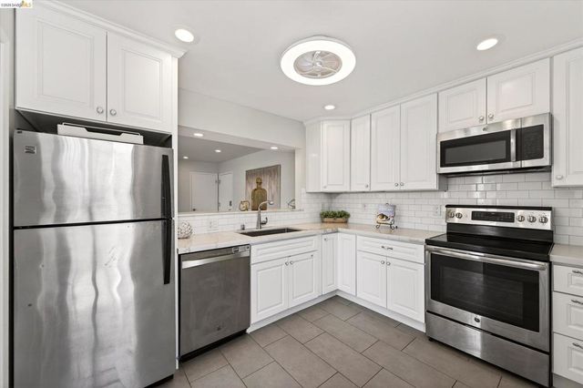 365 Perkins St 201, Oakland, CA 94610