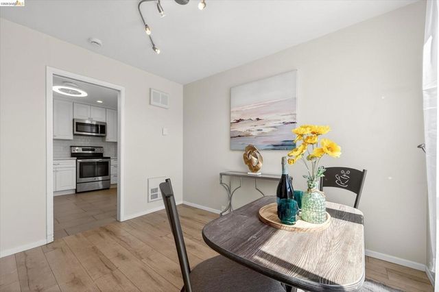 365 Perkins St 201, Oakland, CA 94610