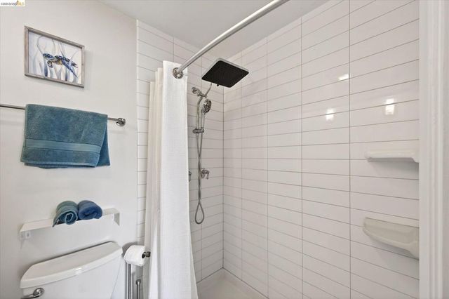 365 Perkins St 201, Oakland, CA 94610