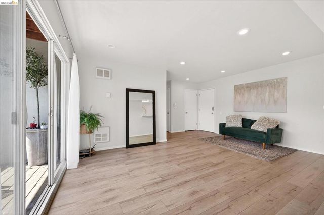 365 Perkins St 201, Oakland, CA 94610