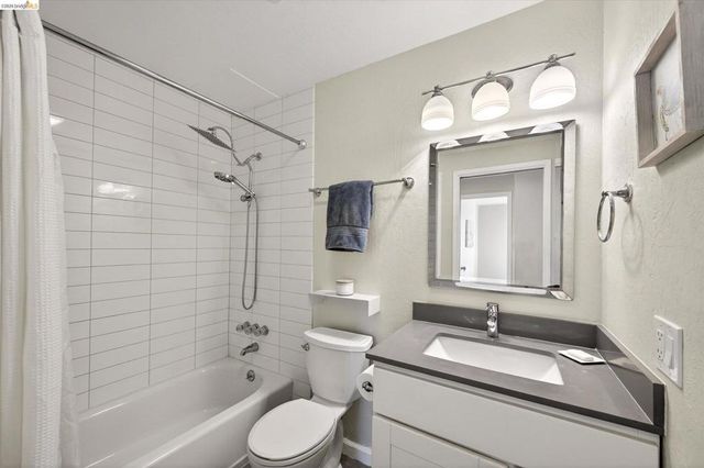 365 Perkins St 201, Oakland, CA 94610