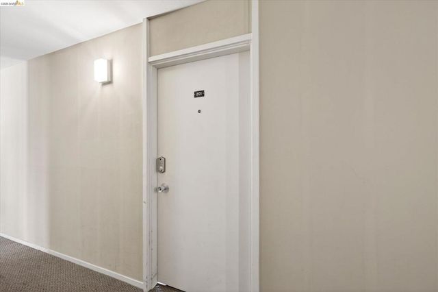 365 Perkins St 201, Oakland, CA 94610