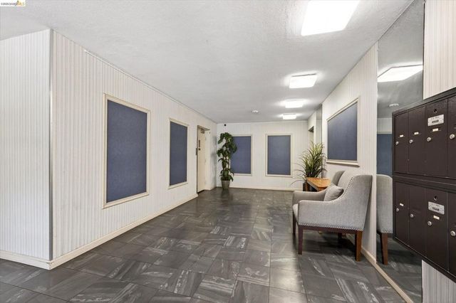 365 Perkins St 201, Oakland, CA 94610