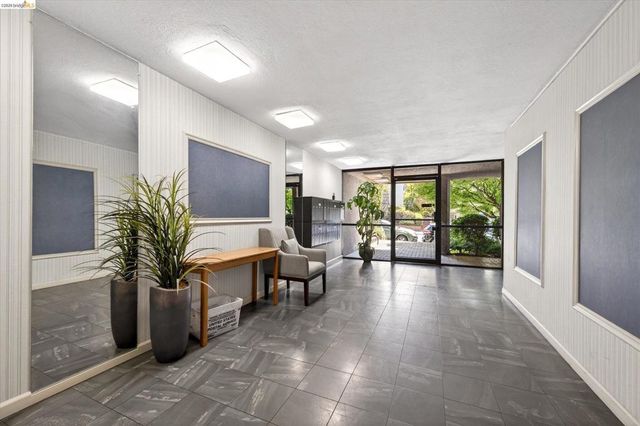 365 Perkins St 201, Oakland, CA 94610