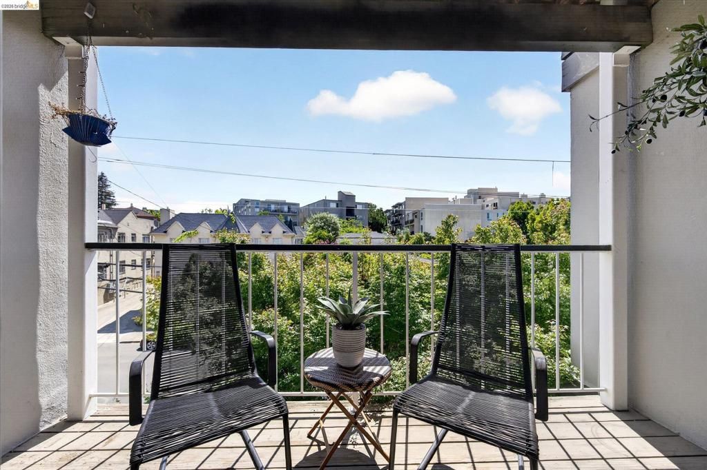 365 Perkins St 201, Oakland, CA 94610