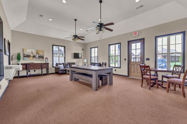 253 Dorchester Cir, Clarksville, TN 37043