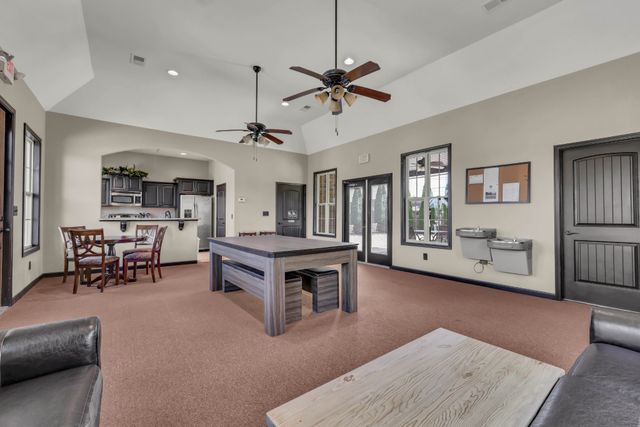 253 Dorchester Cir, Clarksville, TN 37043