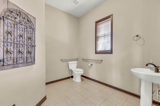 253 Dorchester Cir, Clarksville, TN 37043