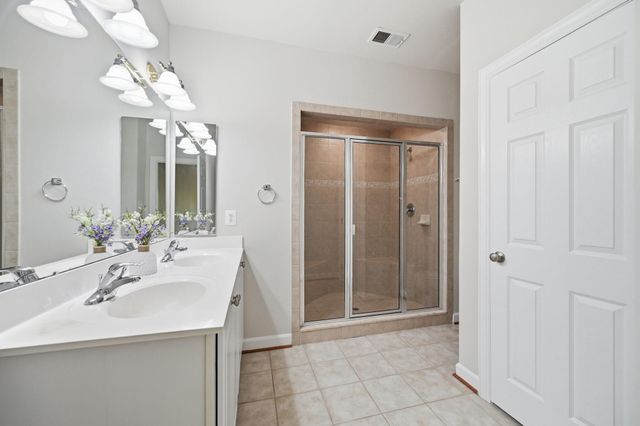 2584 EASTBOURNE DR, Woodbridge, VA 22191
