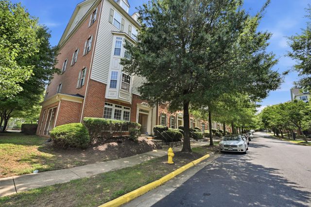 2584 EASTBOURNE DR, Woodbridge, VA 22191