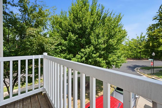 2584 EASTBOURNE DR, Woodbridge, VA 22191