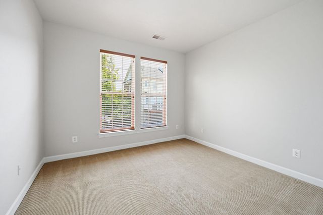 2584 EASTBOURNE DR, Woodbridge, VA 22191