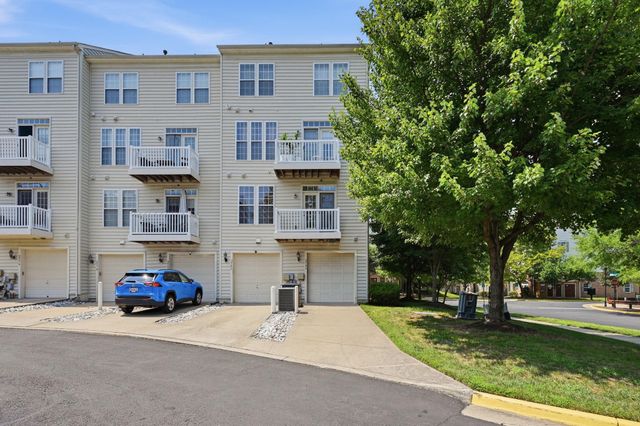 2584 EASTBOURNE DR, Woodbridge, VA 22191