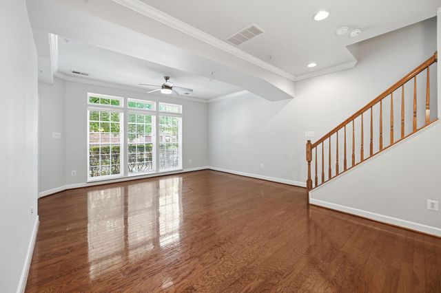 2584 EASTBOURNE DR, Woodbridge, VA 22191