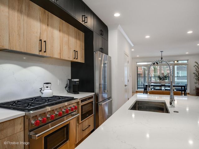 2044 W Rice Street 1, Chicago, IL 60622