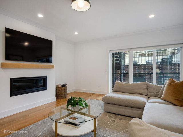 2044 W Rice Street 1, Chicago, IL 60622