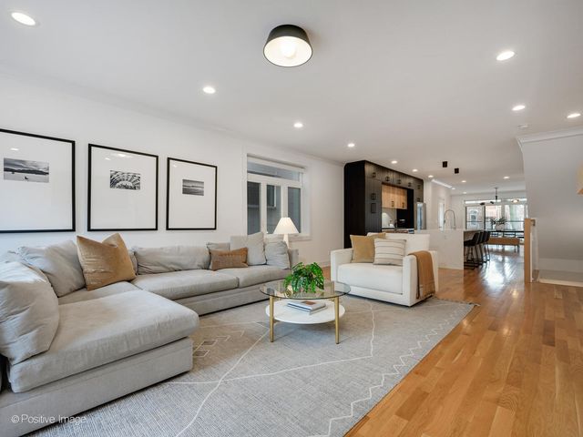 2044 W Rice Street 1, Chicago, IL 60622