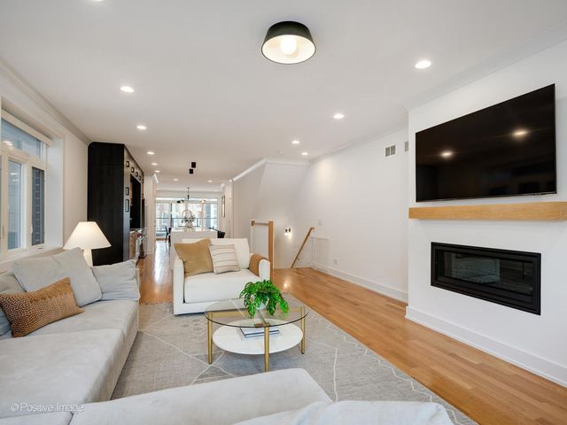 2044 W Rice Street 1, Chicago, IL 60622