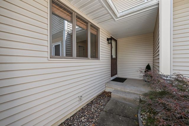3283 Johnathan Avenue 3283, Bettendorf, IA 52722