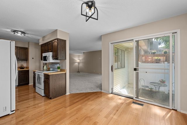 3283 Johnathan Avenue 3283, Bettendorf, IA 52722