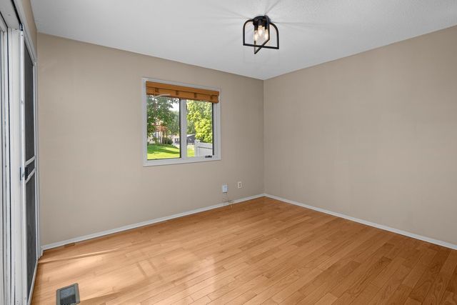 3283 Johnathan Avenue 3283, Bettendorf, IA 52722