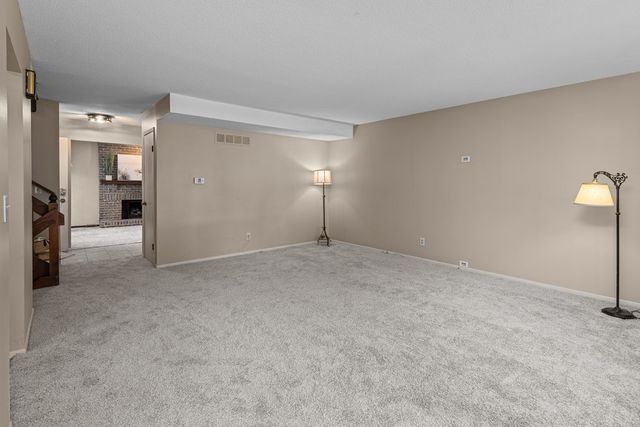 3283 Johnathan Avenue 3283, Bettendorf, IA 52722