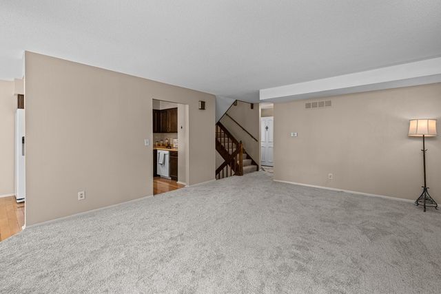 3283 Johnathan Avenue 3283, Bettendorf, IA 52722