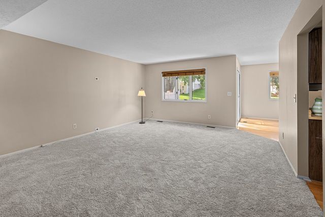3283 Johnathan Avenue 3283, Bettendorf, IA 52722