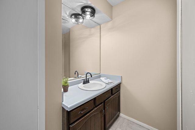 3283 Johnathan Avenue 3283, Bettendorf, IA 52722