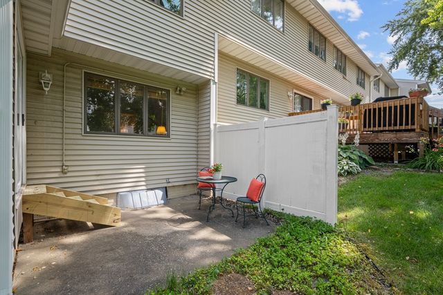 3283 Johnathan Avenue 3283, Bettendorf, IA 52722