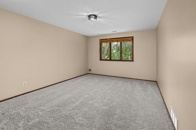 3283 Johnathan Avenue 3283, Bettendorf, IA 52722