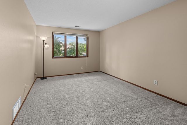 3283 Johnathan Avenue 3283, Bettendorf, IA 52722
