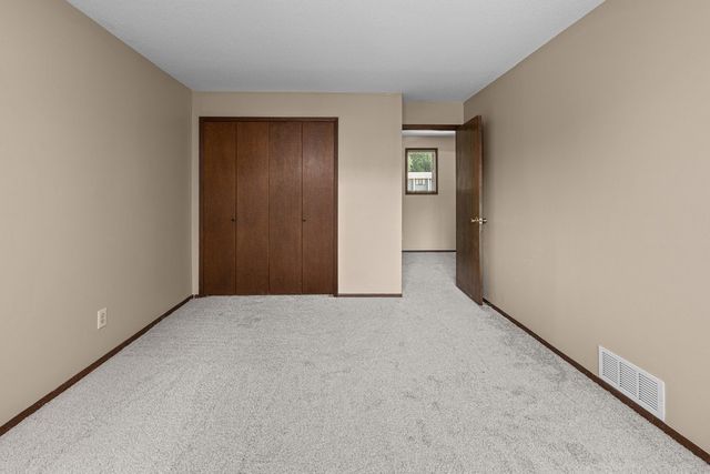 3283 Johnathan Avenue 3283, Bettendorf, IA 52722