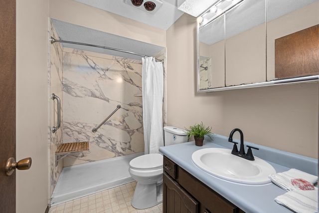 3283 Johnathan Avenue 3283, Bettendorf, IA 52722