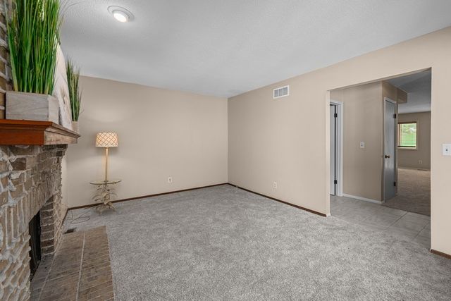 3283 Johnathan Avenue 3283, Bettendorf, IA 52722