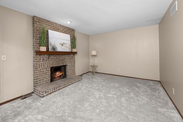 3283 Johnathan Avenue 3283, Bettendorf, IA 52722