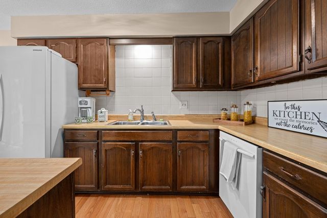 3283 Johnathan Avenue 3283, Bettendorf, IA 52722