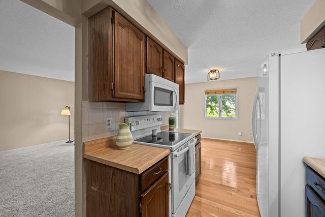 3283 Johnathan Avenue 3283, Bettendorf, IA 52722