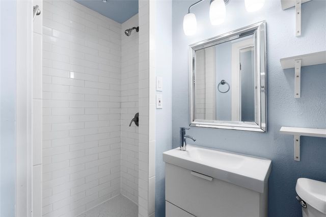 2111 W 10th ST, Austin, TX 78703
