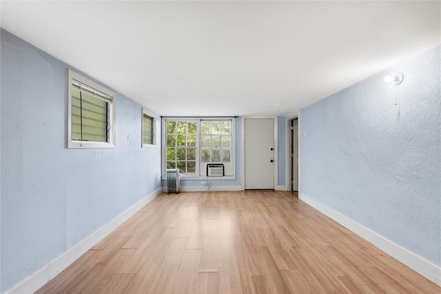 2111 W 10th ST, Austin, TX 78703