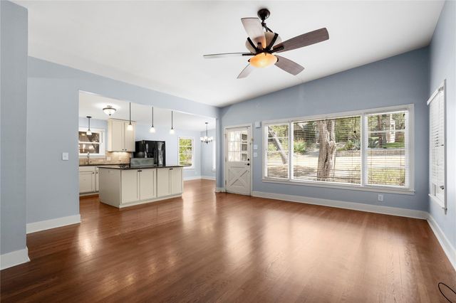 2111 W 10th ST, Austin, TX 78703