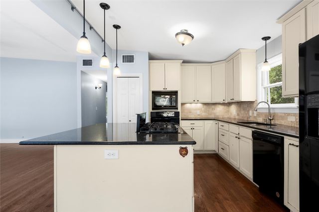 2111 W 10th ST, Austin, TX 78703