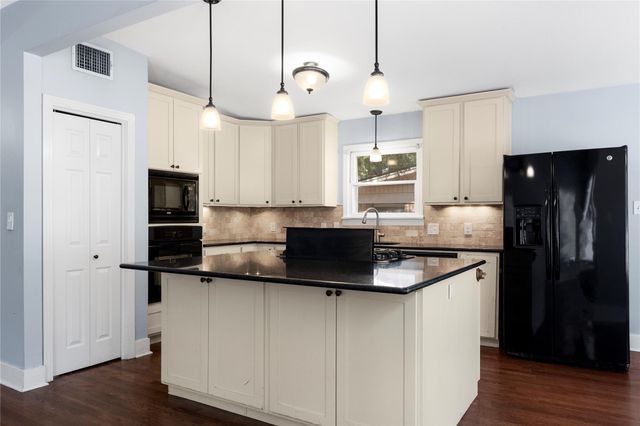 2111 W 10th ST, Austin, TX 78703