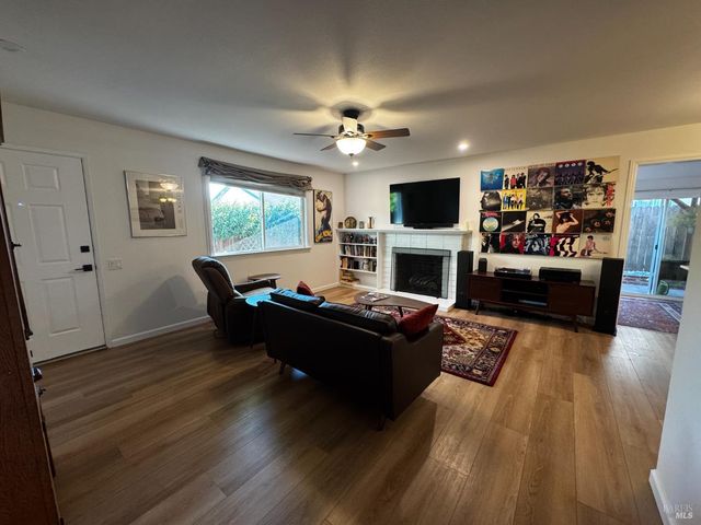 25 Temelec Cir, Sonoma, CA 95476