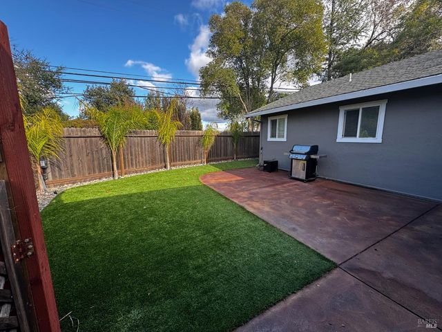 25 Temelec Cir, Sonoma, CA 95476