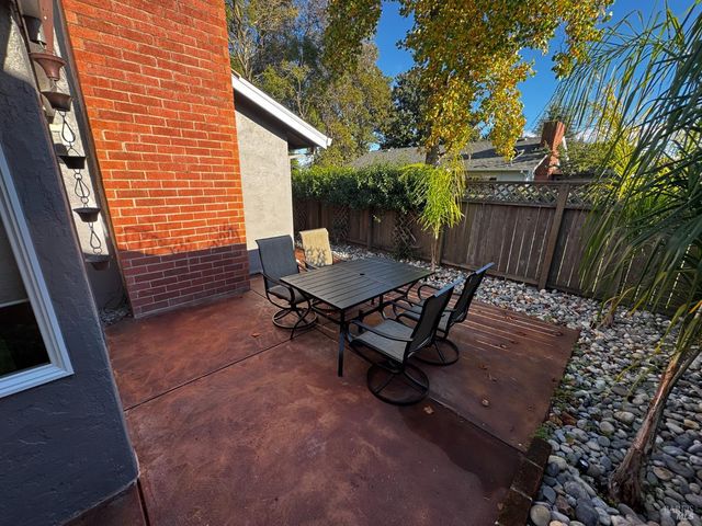 25 Temelec Cir, Sonoma, CA 95476