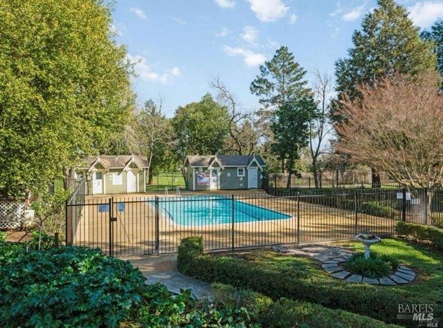 25 Temelec Cir, Sonoma, CA 95476