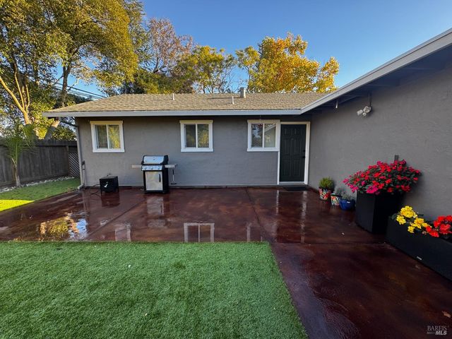 25 Temelec Cir, Sonoma, CA 95476