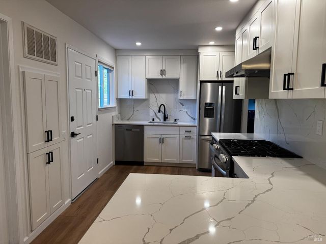 25 Temelec Cir, Sonoma, CA 95476